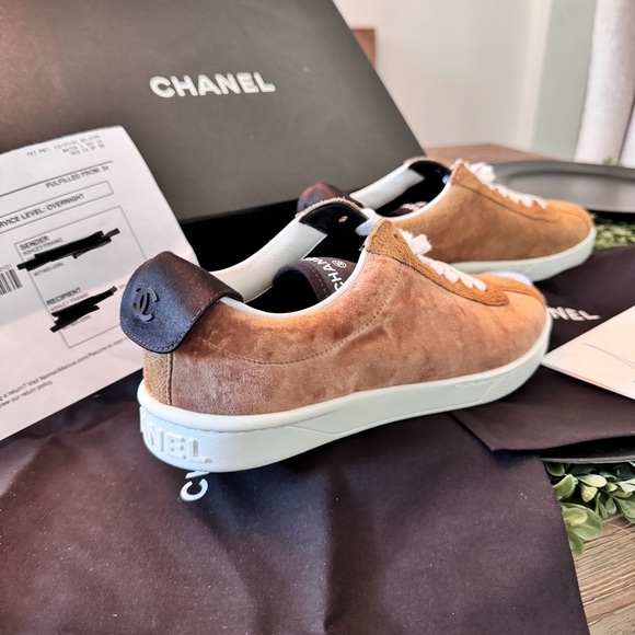 EEUC SZ 39 CHANEL Suede & Velvet Sneakers - Picture 2 of 7